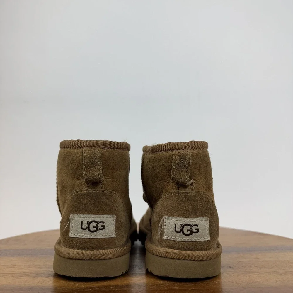 Little Kids Ugg Classic Mini II Chestnut Shearling Lined Comfort Boots Size 13 C